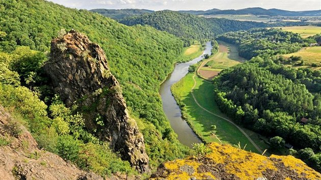Údolí Berounky a Týřovické skály v chráněné krajinné oblasti Křivoklátsko.