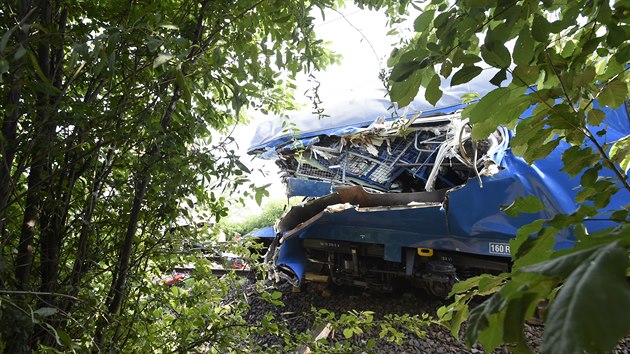 Havarovan� vlaky u �esk�ho Brodu se po 8:00 poda�ilo od sebe odtrhnout, jsou vykolejen�, uvedla Spr�va �elenic na Twitteru.