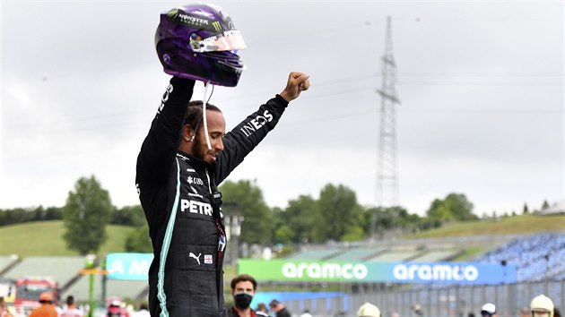 estinsobn mistr svta Lewis Hamilton osmm vtzstvm ve Velk cen Maarska F1 vyrovnal rekord Michaela Schumachera v potu vher v jednom zvod.