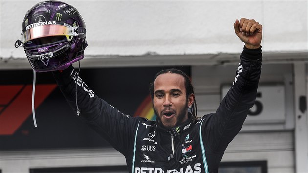 estinsobn mistr svta Lewis Hamilton osmm vtzstvm ve Velk cen Maarska F1 vyrovnal rekord Michaela Schumachera v potu vher v jednom zvod.