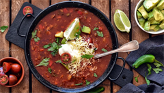 Čerstvé chilli a limetka. Jak na aztéckou polévku, poradí blogerka