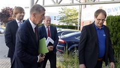 Andrej Babi� spole�n� s ministrem zdravotnictví Adamem Vojt�chem  a...