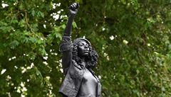 Socha černošské demonstrantky v Bristolu bude odstraněna. Umělec nedostal povolení k jejímu umístění