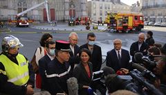 Starostka m�sta Nantes Johanna Rollandová hovo�í s noviná�i na míst� ne�t�stí.