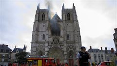 Požár katedrály v Nantes byl žhářství. K činu se přiznal dobrovolník ze Rwandy