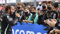 estinásobný mistr svta Lewis Hamilton osmým vítzstvím ve Velké cen Maarska...