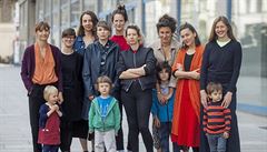 Dev�t z deseti �en. Zprava � Karina Kottová, Barbora Kleinhamplová, Vjera...