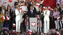 Duda nadle zstane v ele Polska. K prezidentskm volbm pilo tm 70 procent lid