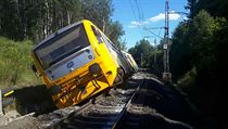 V Lznch Kynvart vykolejil vlak RegioNova. Vlak projel nvstidlo a oba vozy...