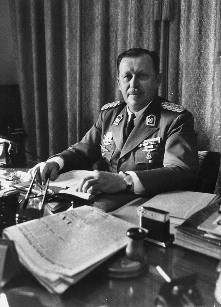 Alfredo Stroessner, n�kdej�í neomezený vládce Paraguaye z let 1954 a� 1989, je...