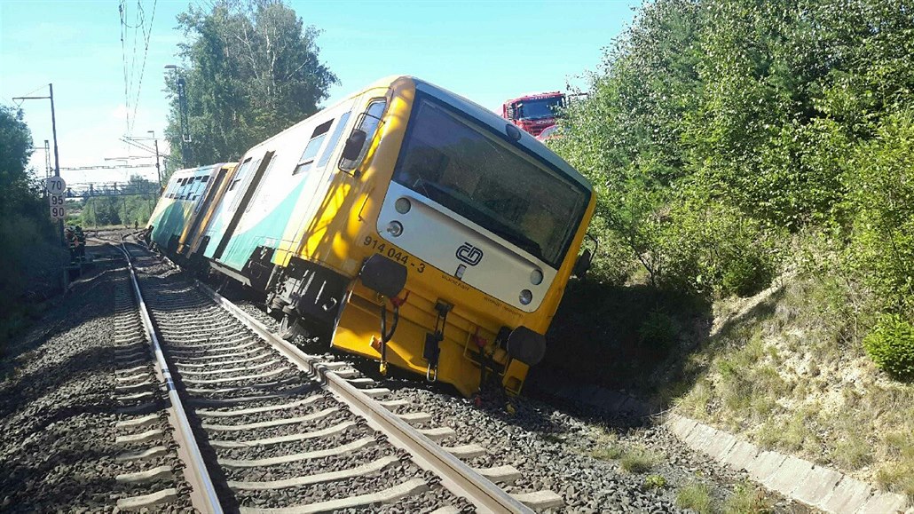 Vlak mimo koleje - ilustrační foto. 