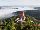 Romantický hrad Bouzov znáte napíklad z filmových pohádek O princezn Jasnnce...