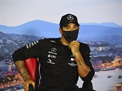 Lewis Hamilton na tiskové konferenci.