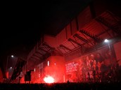 Píznivci Liverpoolu slavili mistrovský titul ped Anfieldem.