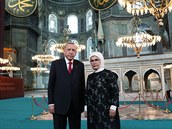 Turecký prezident Recep Tayyip Erdogan a jeho ena Emine v chrámu Hagia Sofia.