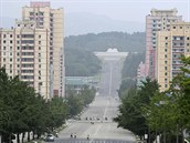 Severokorejské msto Kesong, které leí nedaleko demilitarizované hranice mezi...