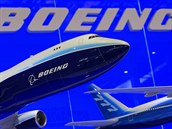 Modely Boeingu 747 (vlevo) a 777.
