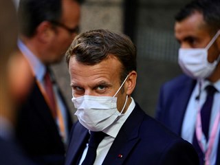 Francouzsk prezident Emmanuel Macron na summitu v Bruselu v ervenci 2020.