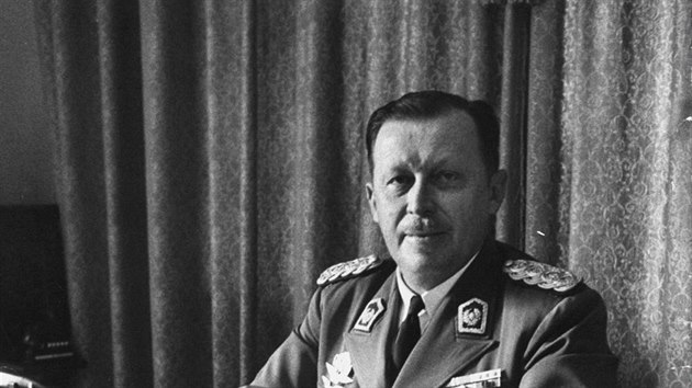 Alfredo Stroessner, nkdejí neomezený vládce Paraguaye z let 1954 a 1989, je...