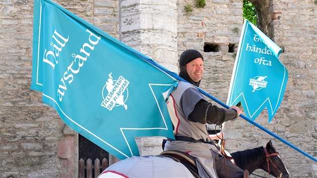 �védský ostrov Gotland vyslal do boje s koronavirem rytí�e na koních