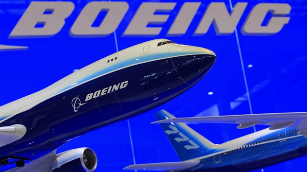 Modely Boeingu 747 (vlevo) a 777.