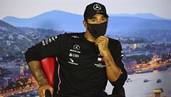 Lewis Hamilton na tiskové konferenci.