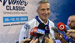 Slovenská hokejová legenda �ubomír Vi��ovský hovo�í s noviná�i 21. �ervence...