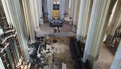 Ukázka zevnit� katedrály poní�ené po�árem v Nantes.