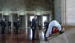 Tisíce lidí, v�etn� tureckého prezidenta Recepa Tayyipa Erdogana (na snímku) a...