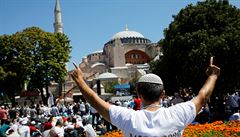 Chrám Hagia Sofia se stal me�itou po 86 letech.