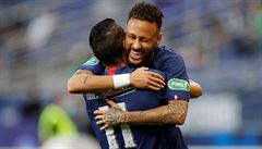 Neymar a Ángel Di María slaví rozhodující branku finále francouzského poháru. | na serveru Lidovky.cz | aktuální zprávy