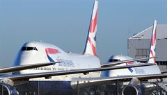 Boeing 747 na letiti Heathrow. Ikonický letoun s hrbem býval svého asu...
