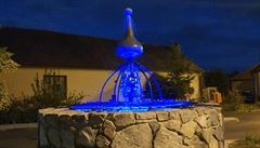 Nejhez�í pohled na zrenovovanou studnu se nabízí v no�ních hodinách, kdy je...