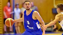 Basketbalista Tom Satoransk na trninku esk reprezentace v Marinskch...
