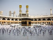 Muslimové, kteí se letos vydali na svatou pou do Mekky musí dodrovat...