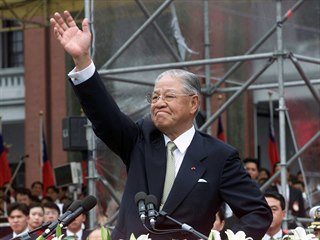 Li Teng-chuej stl v ele Tchaj-wanu v letech 1988 a 2000.