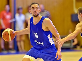 Basketbalista Tom Satoransk na trninku esk reprezentace v Marinskch...