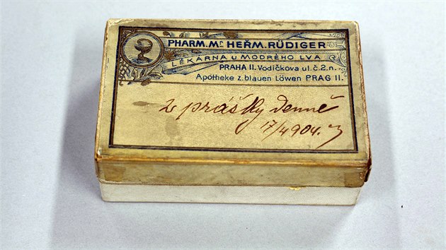 Originální krabika s léky, které uíval ped smrtí skladatel Antonín Dvoák....