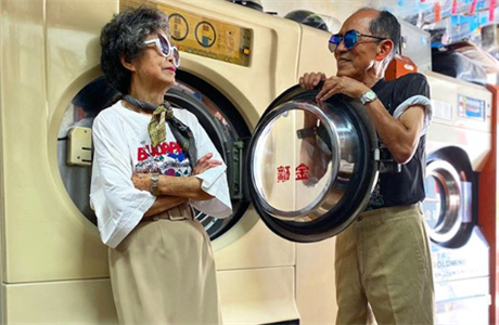 chang Wan-i (83) a Hsu Sho-er (84) se stali módními ikonami. Oblékají se do...