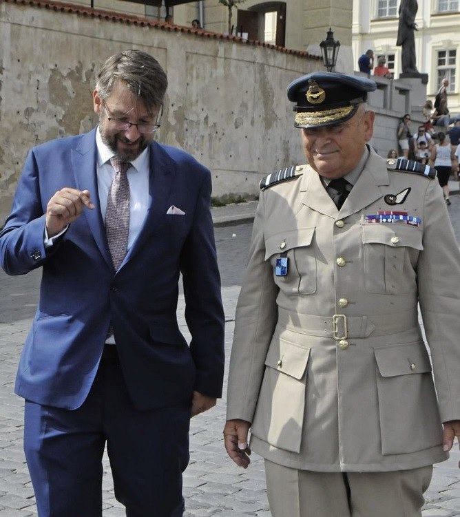 A� se Jakub Landovský vrátí ze své mise p�i NATO, m�l by mít mo�nost zaujmout...