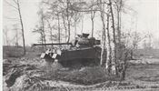 Tank Sherman ze sestavy eskoslovensk samostatn obrnn brigdy na front u...