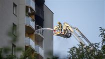 Hasiči zasahují u požáru v 11. patře panelového domu v Bohumíně.