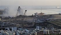 Zničený přístav v Bejrútu.