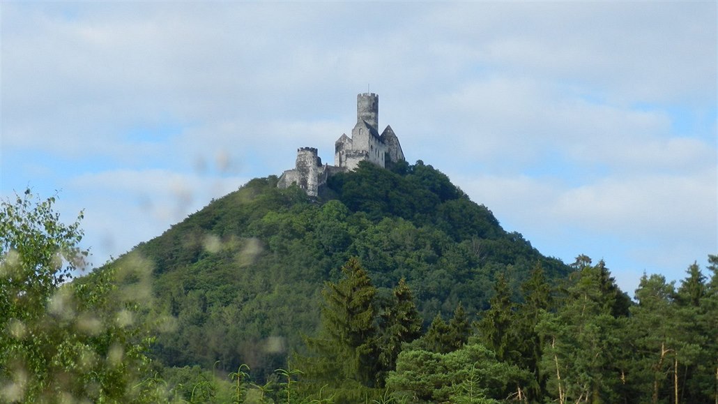 Hrad Bezdz: impozantní zícenina gotického hradu nedaleko Máchova jezera.