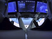ŽIVĚ: Astronauti Muskovy firmy úspěšně dosedli do vod Atlantiku