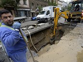 V Jené ulici v centru Prahy prasklo 4. srpna 2020 vodovodní potrubí. Kvli...
