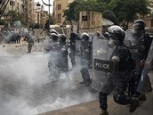 Policie zaútoila v Bejrútu na demonstrující slzným plynem.