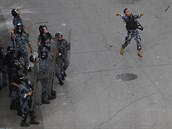 Policie pouívá pi demonstraci v Bejrútu slzný plyn.