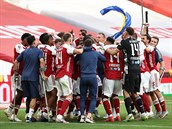 Londýn 1. srpna (TK) - Fotbalisté Arsenalu získali po tech letech Anglický...