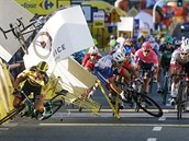 Cyklisté po sráce v závru závodu Kolem Polska